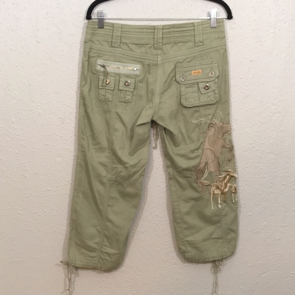 Miss Me Embroidered Horse/Stallions Olive Green Tons of Pockets Capris size M - Picture 4 of 10